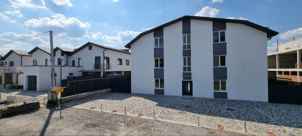 Spacious Studio Apartment in Vyshnevoe with Parking
