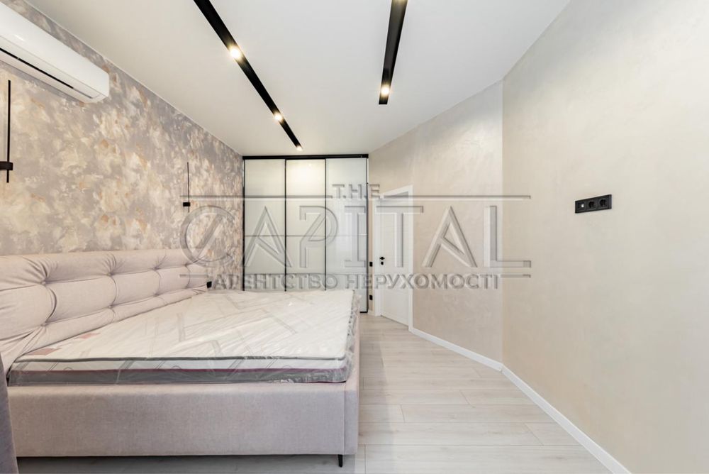 Modern Designer Apartment in Delmar Complex