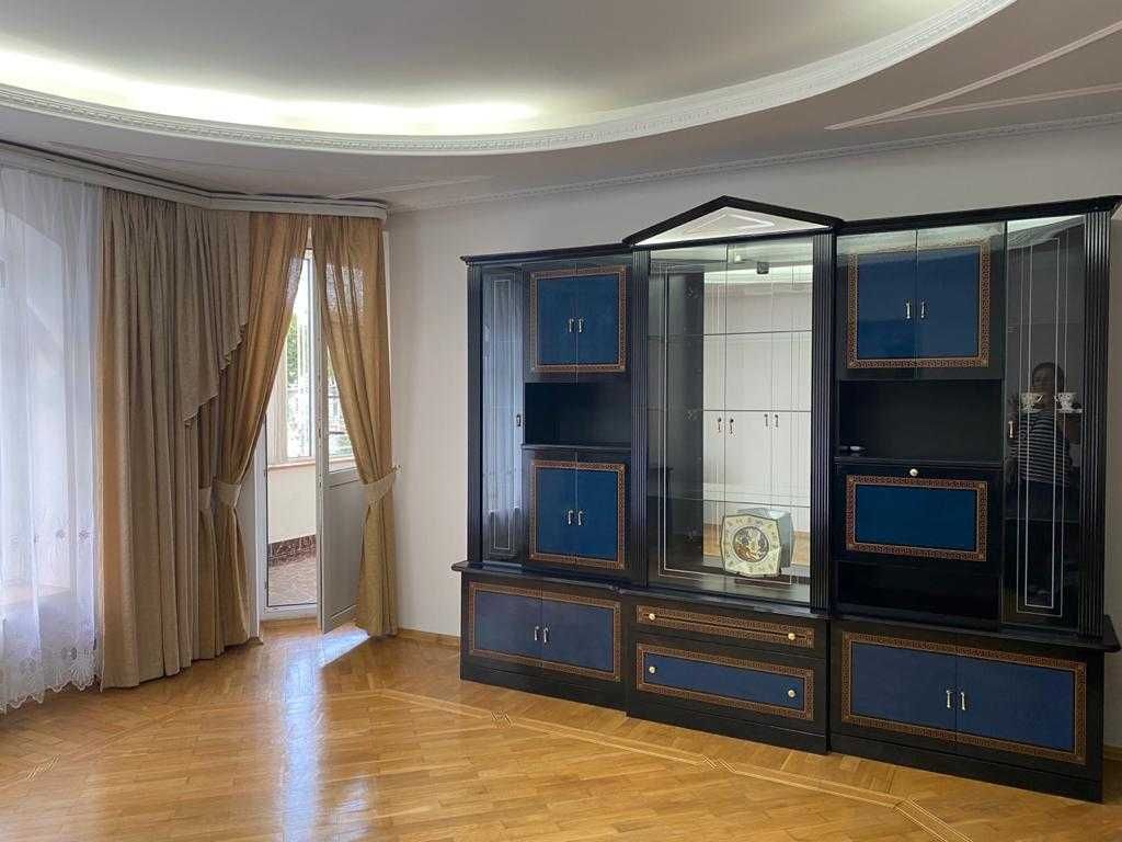 3-Bedroom Apartment Near 6th School, Spacious and Well-Renovated