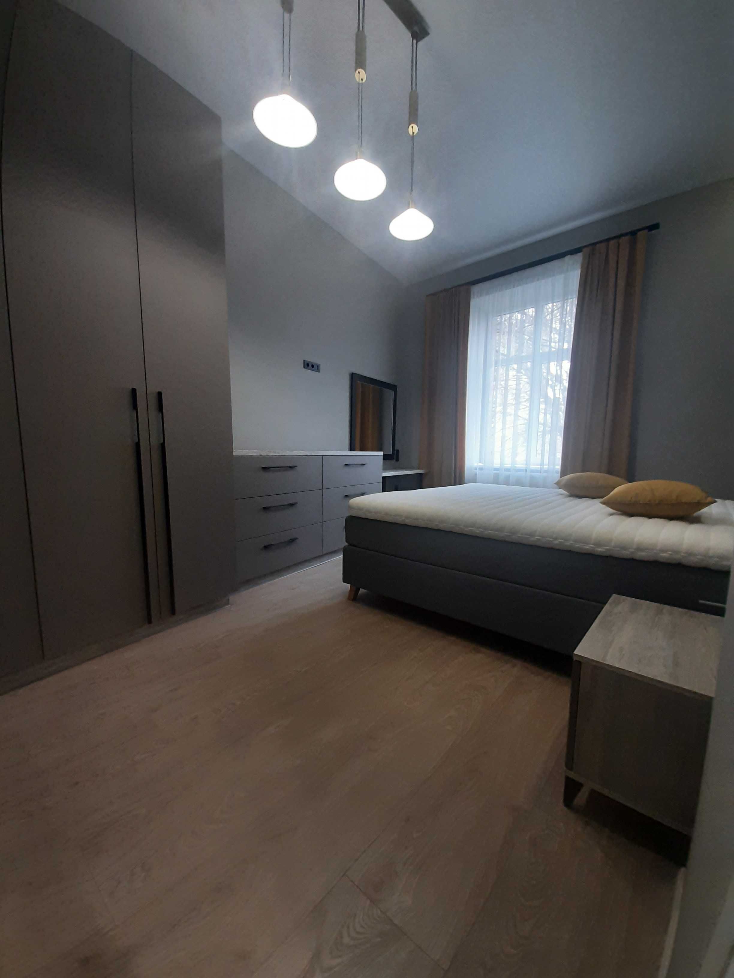 Modern Apartment Near Polytechnic Institute with Parking