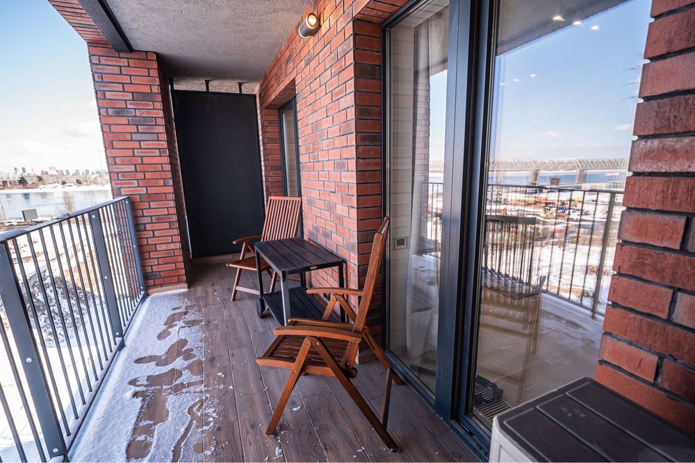 New Modern Studio with River View Terrace