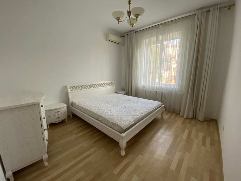 Sunny 2-Bedroom Apartment Near Park and Sea