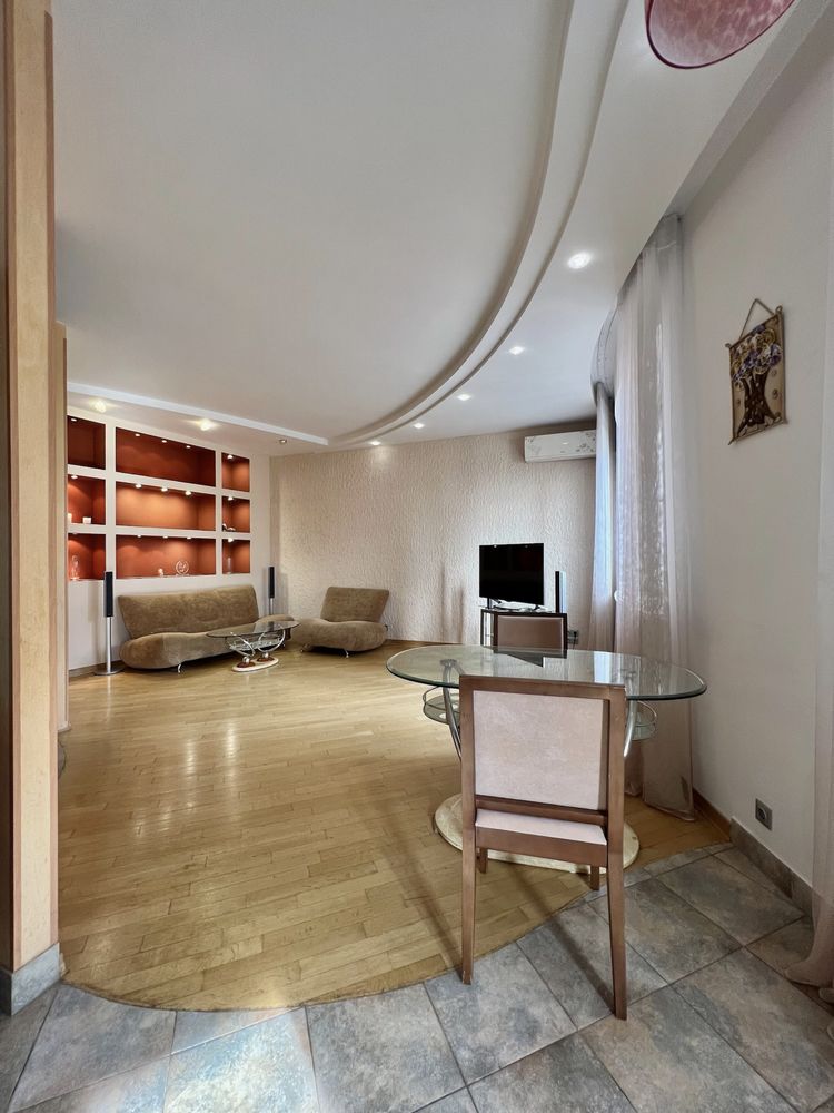 3-Room Apartment in Oasis Complex, Obolon Embankment