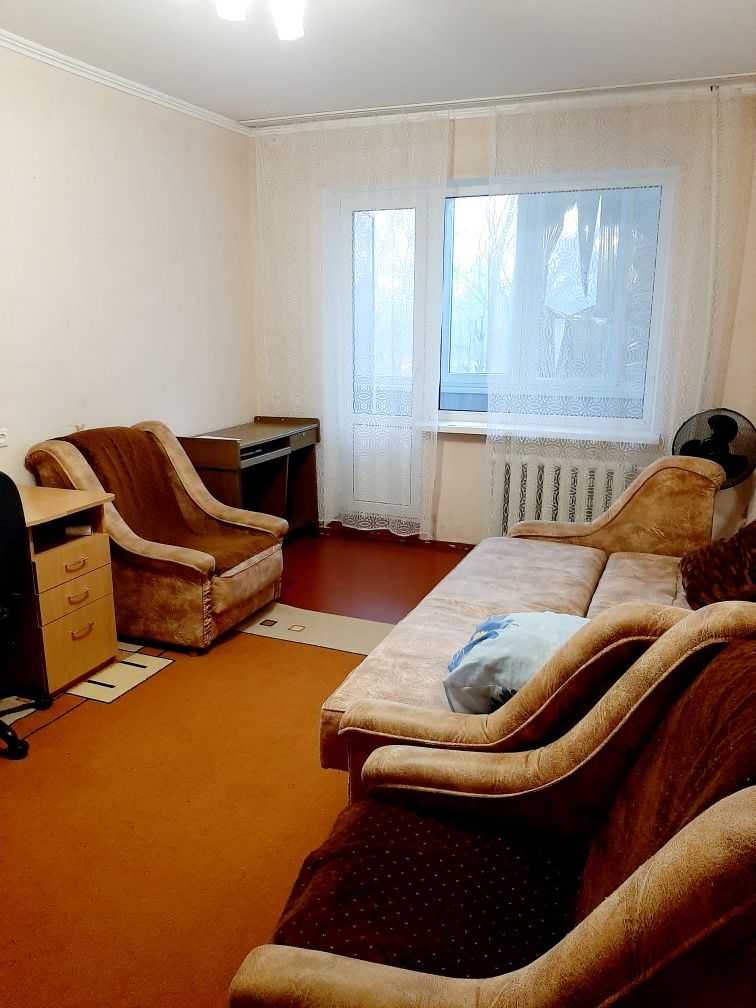 Cozy 1-Bedroom Apartment Near Shopping Center