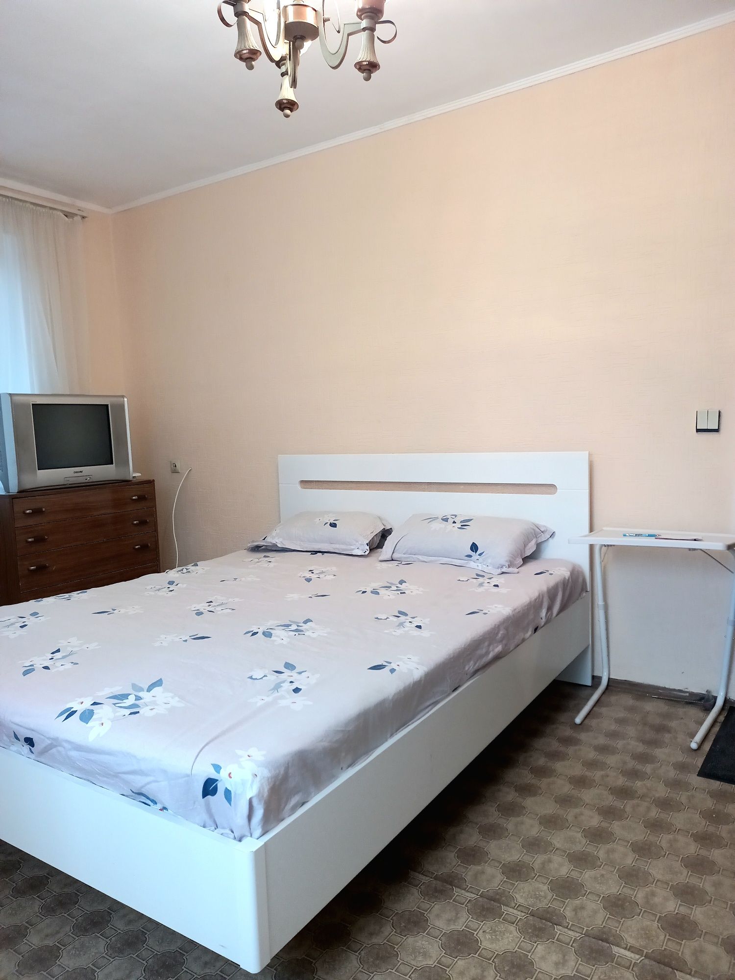 Furnished apartment with new appliances on Tobolskaya