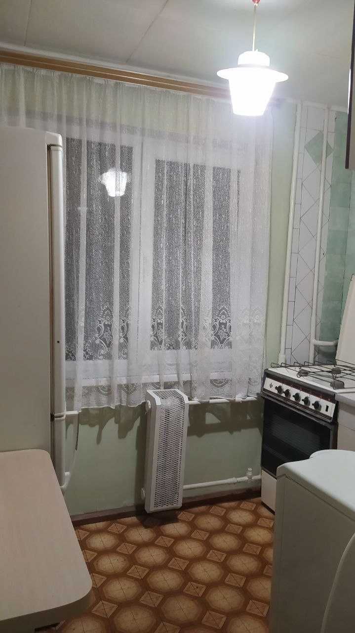 Spacious 2-Room Apartment Near Metro and Forest