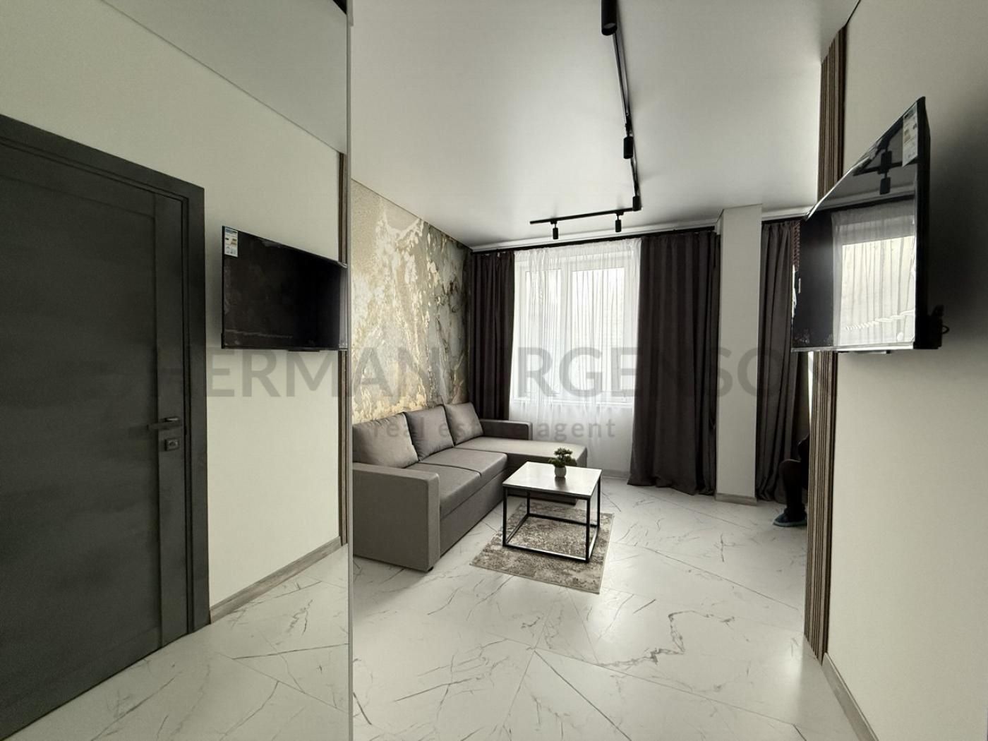 Central City Studio with Premium Design and Full Amenities