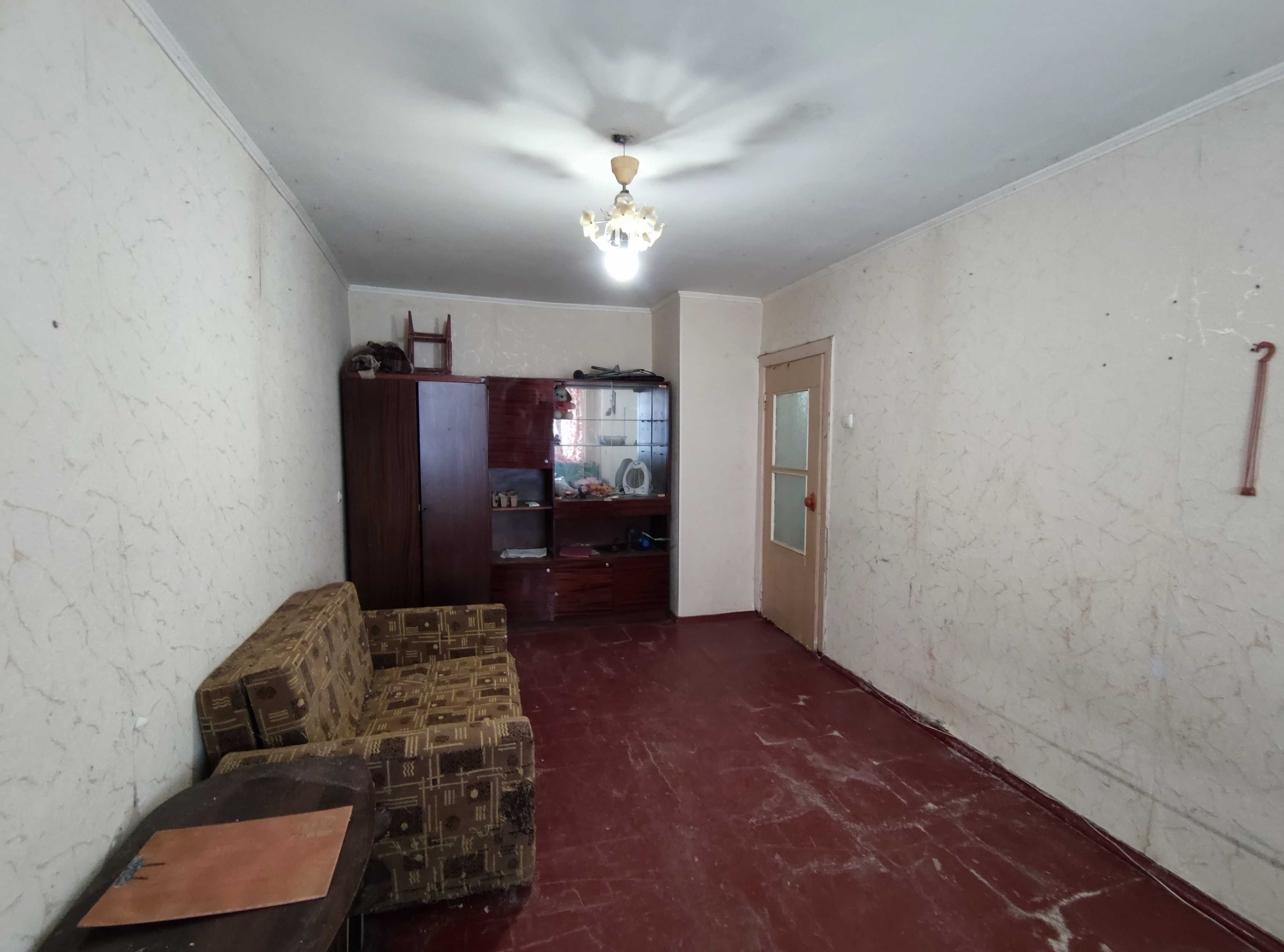 One-bedroom apartment near Victory Square with balcony