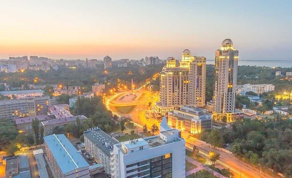 Luxurious 5-Room Apartment with Sea View