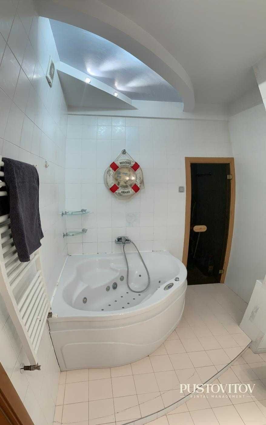 Spacious Sea View Apartment at Liderovsky Boulevard