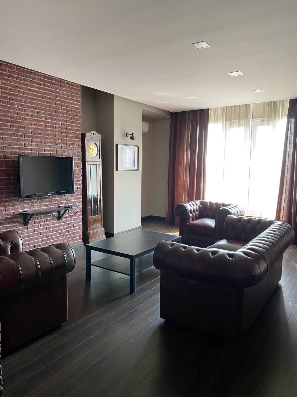 Spacious 3-Room Apartment with City and River View in Obolon Residential Complex