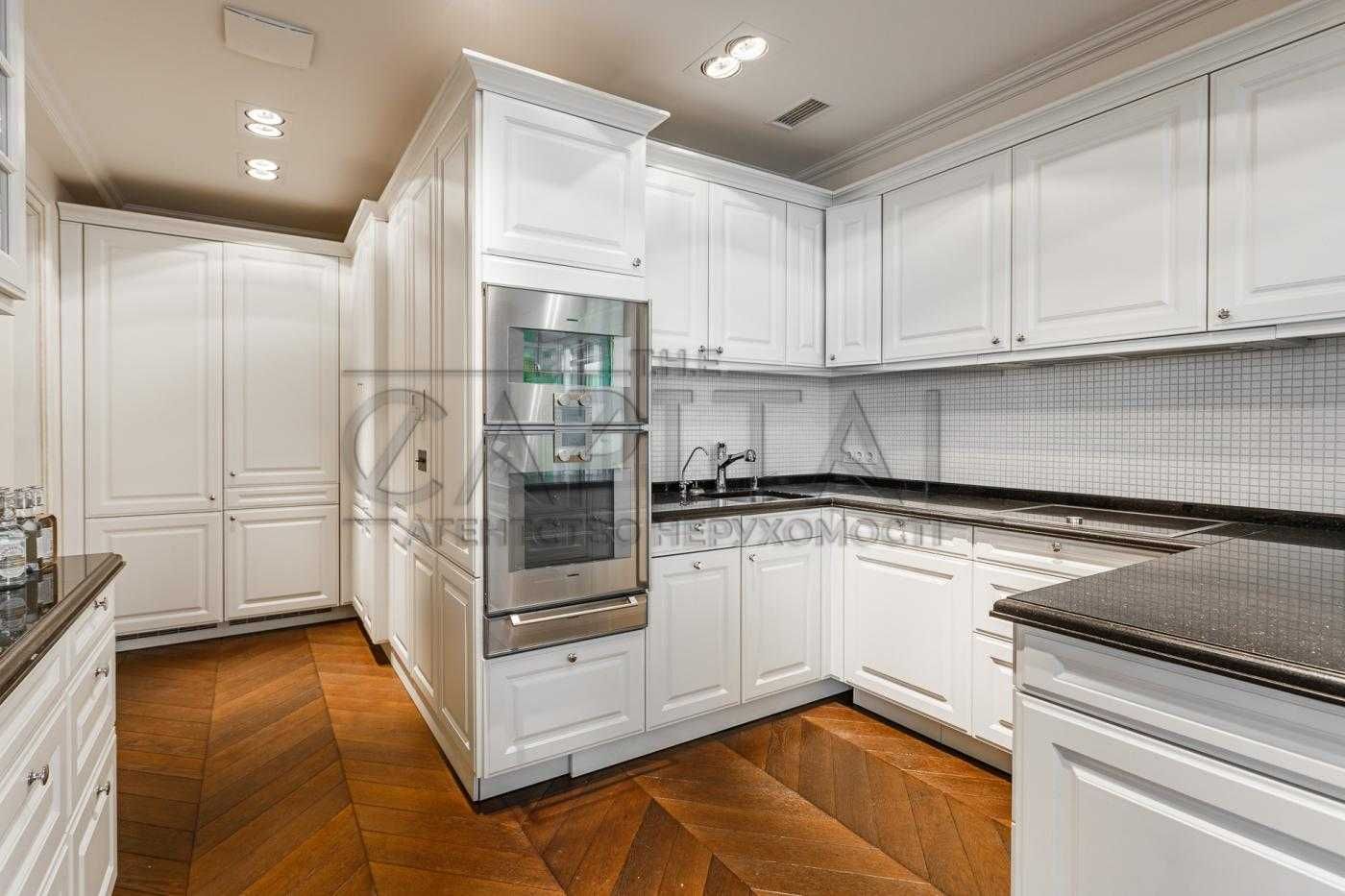 Luxury 4-Bedroom Apartment with Designer Interior