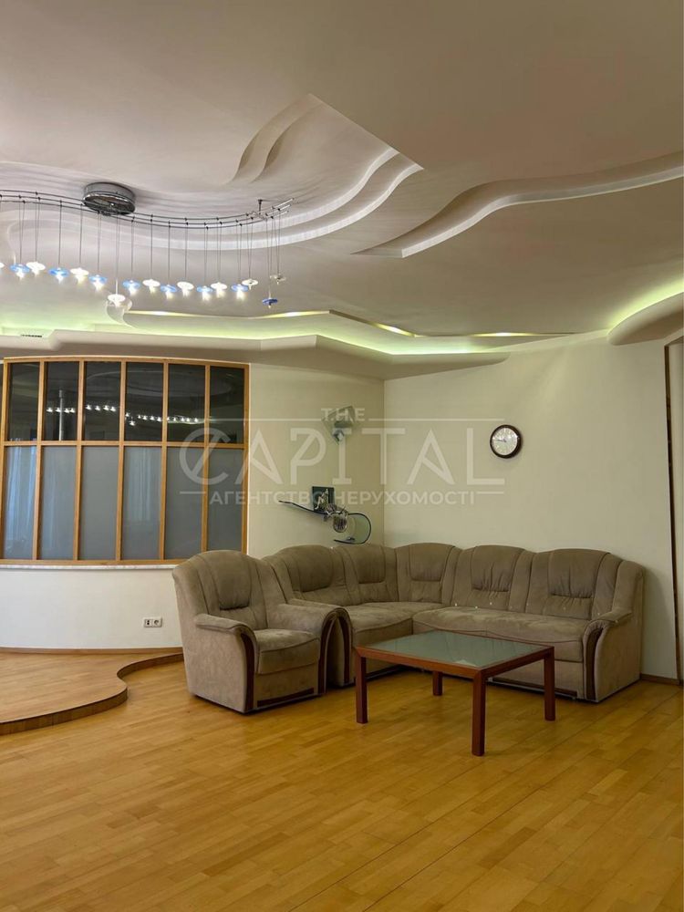 Spacious 4-Room Apartment near Zvyrynetska Metro in Pechersk District