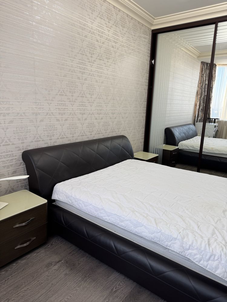 Modern Two-Bedroom Business Class Apartment Near Metro