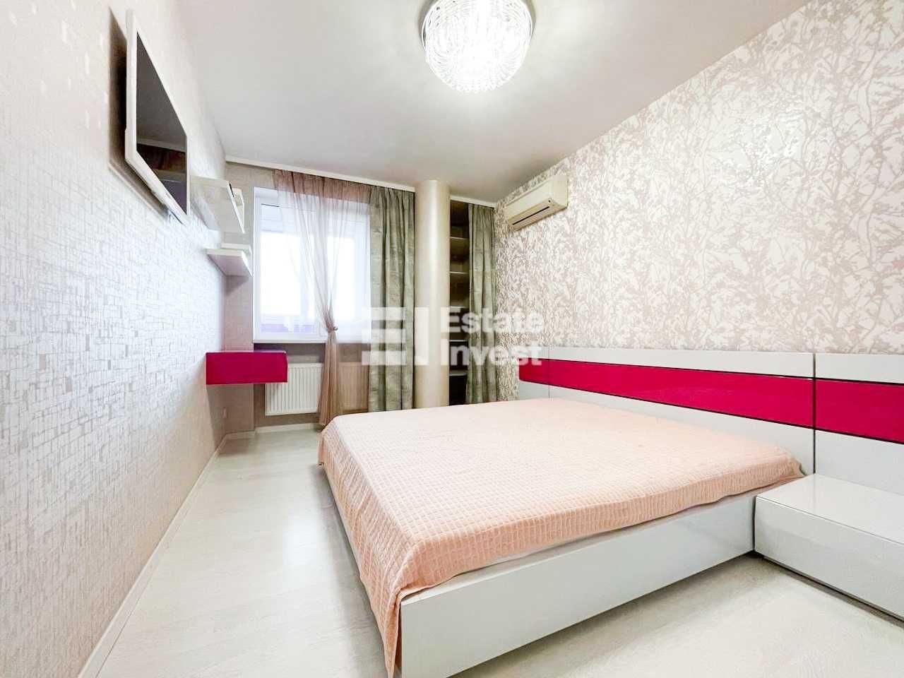 Modern 3-Bedroom Apartment with Designer Renovation