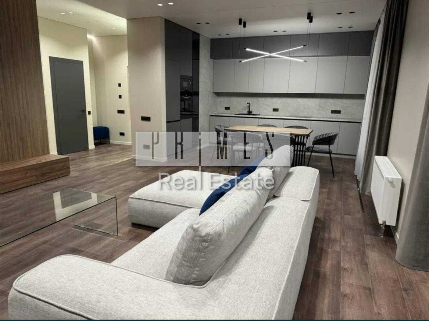Luxury 3-Bedroom Apartment in Novopecherski Lipki Complex
