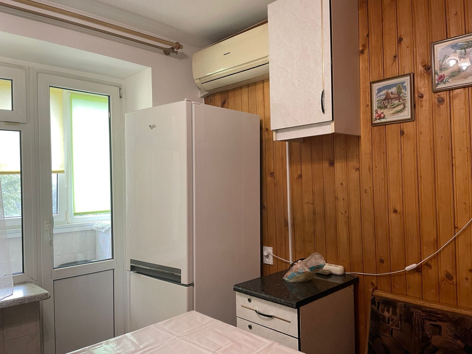 2-Room Apartment on Mykolaichuka Street, Good Condition, Separate Rooms