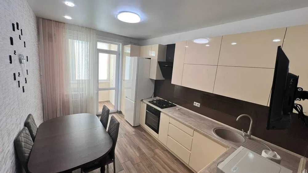 1-Room Apartment in New Building on Zelena Street with Full Amenities