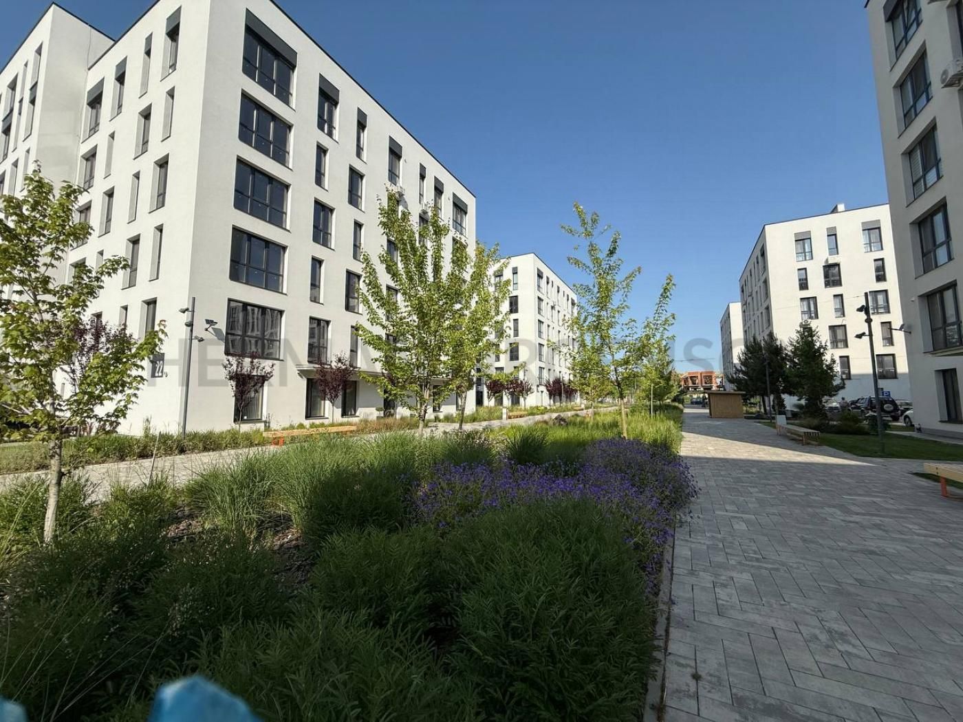 Spacious 1-Bedroom Apartment in Quadrat Complex with Modern Amenities