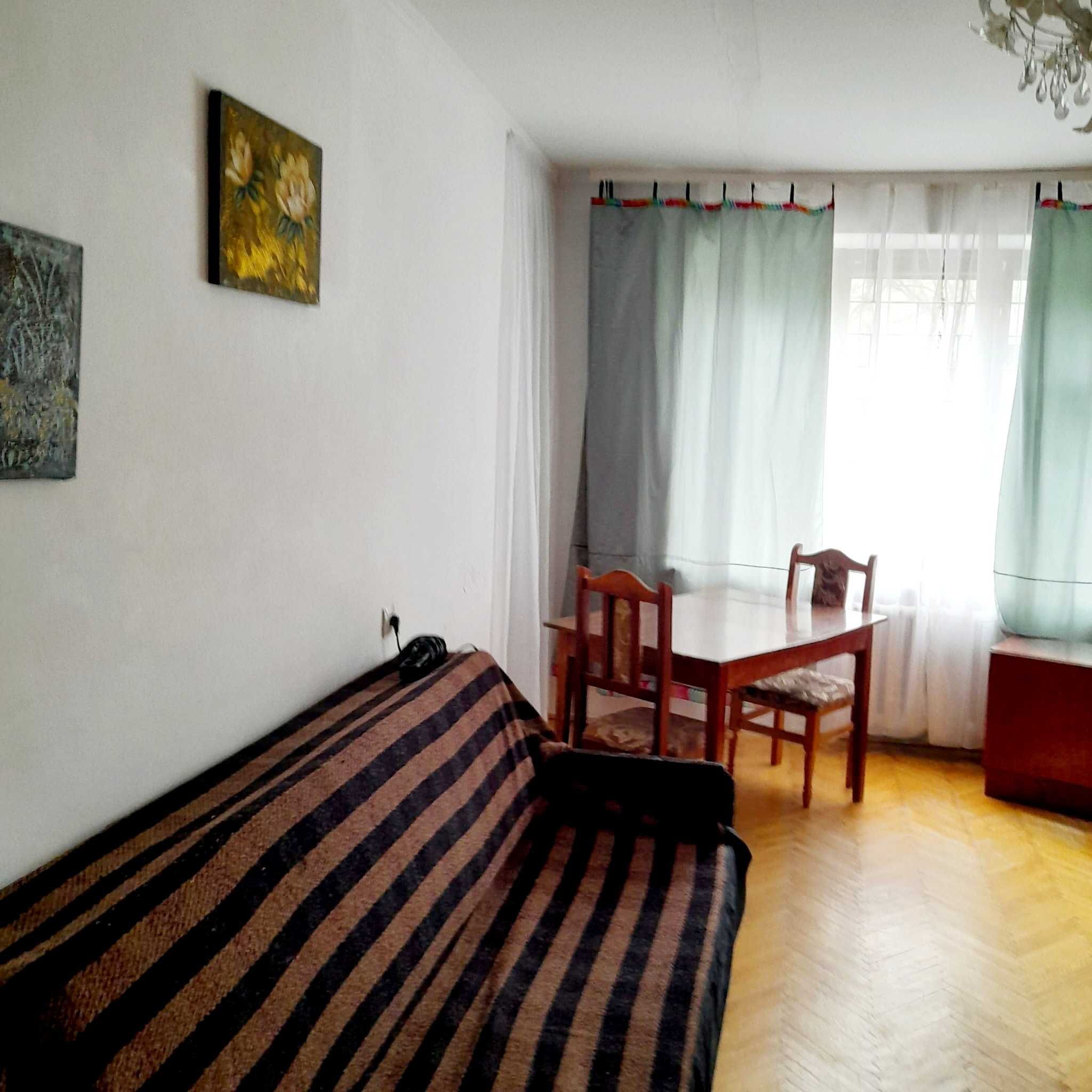 3-Room Apartment in Lviv, Patona Street, Railway District