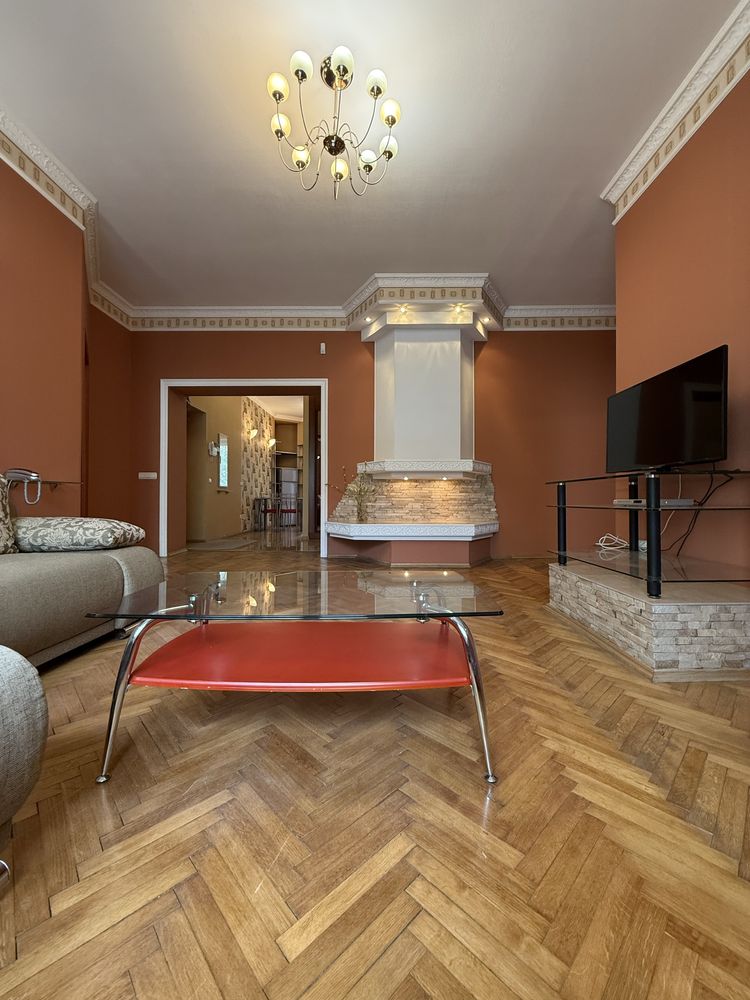 4-Room Apartment in Frankivsky District, City Center