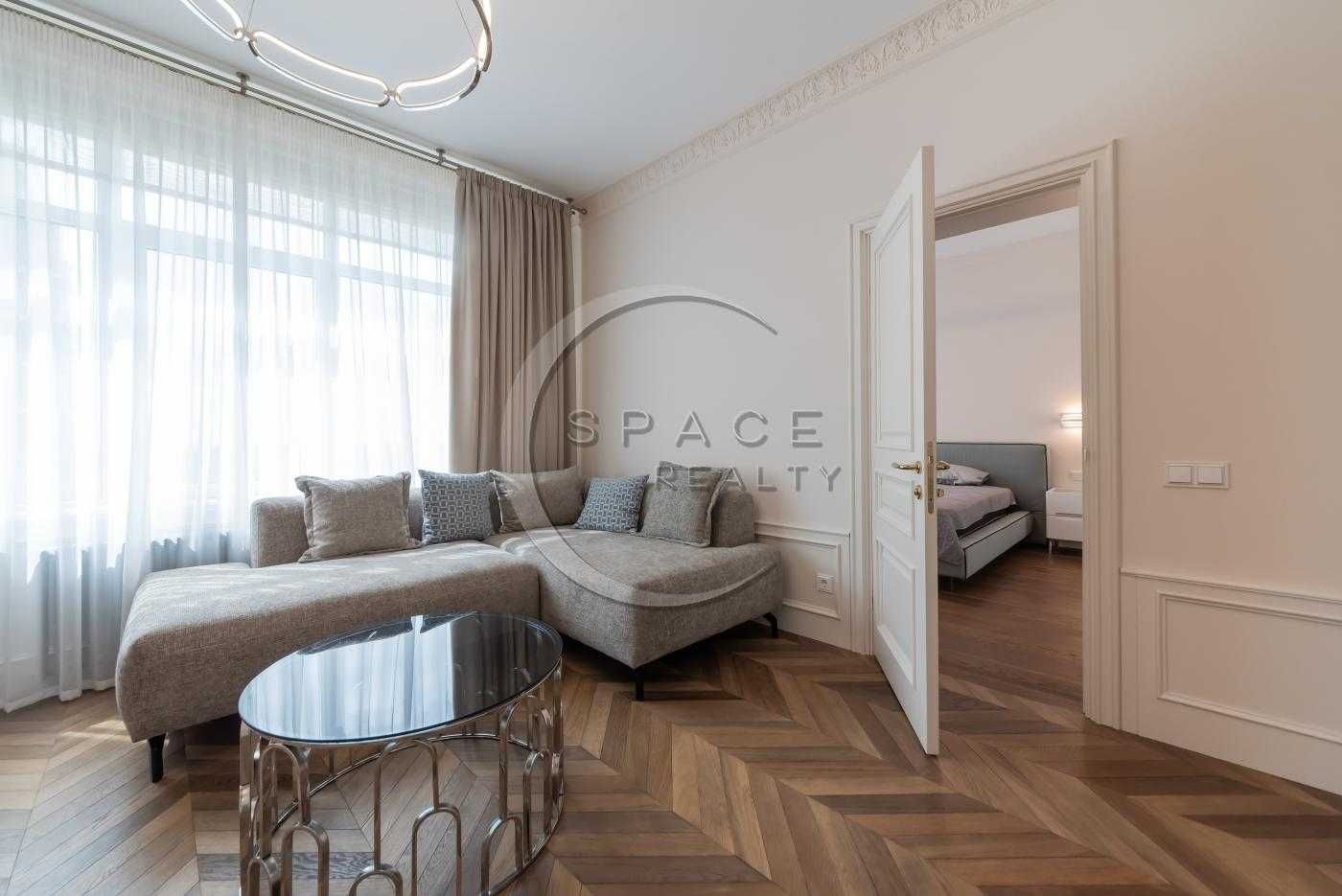 Designer Two-Room Apartment with Incredible View in Novopecherski Lipki Complex
