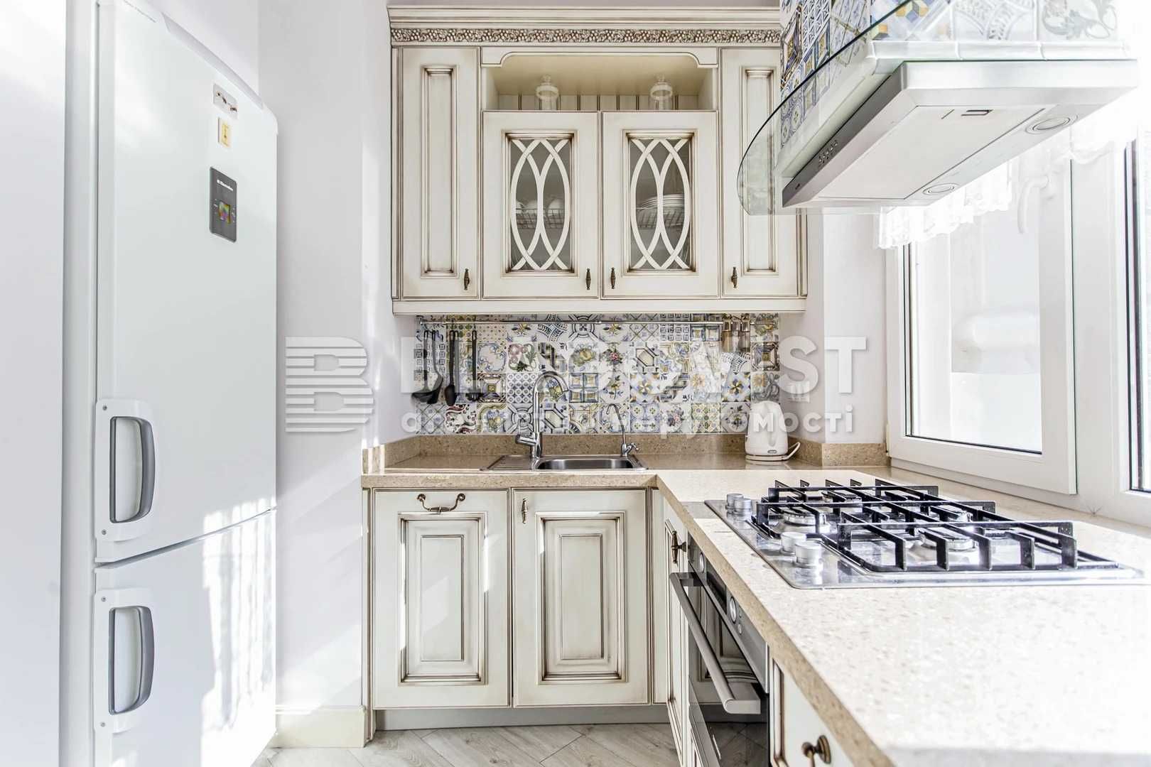 3-Room Apartment in City Center, Khreshchatyk 23, High-Quality French Provence Style