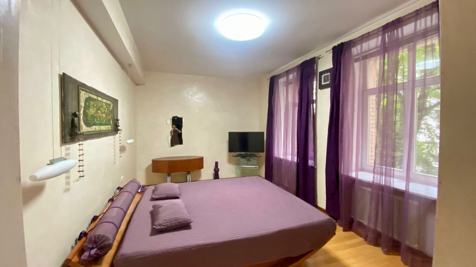Spacious 3-room apartment in city center near Arsenalna metro