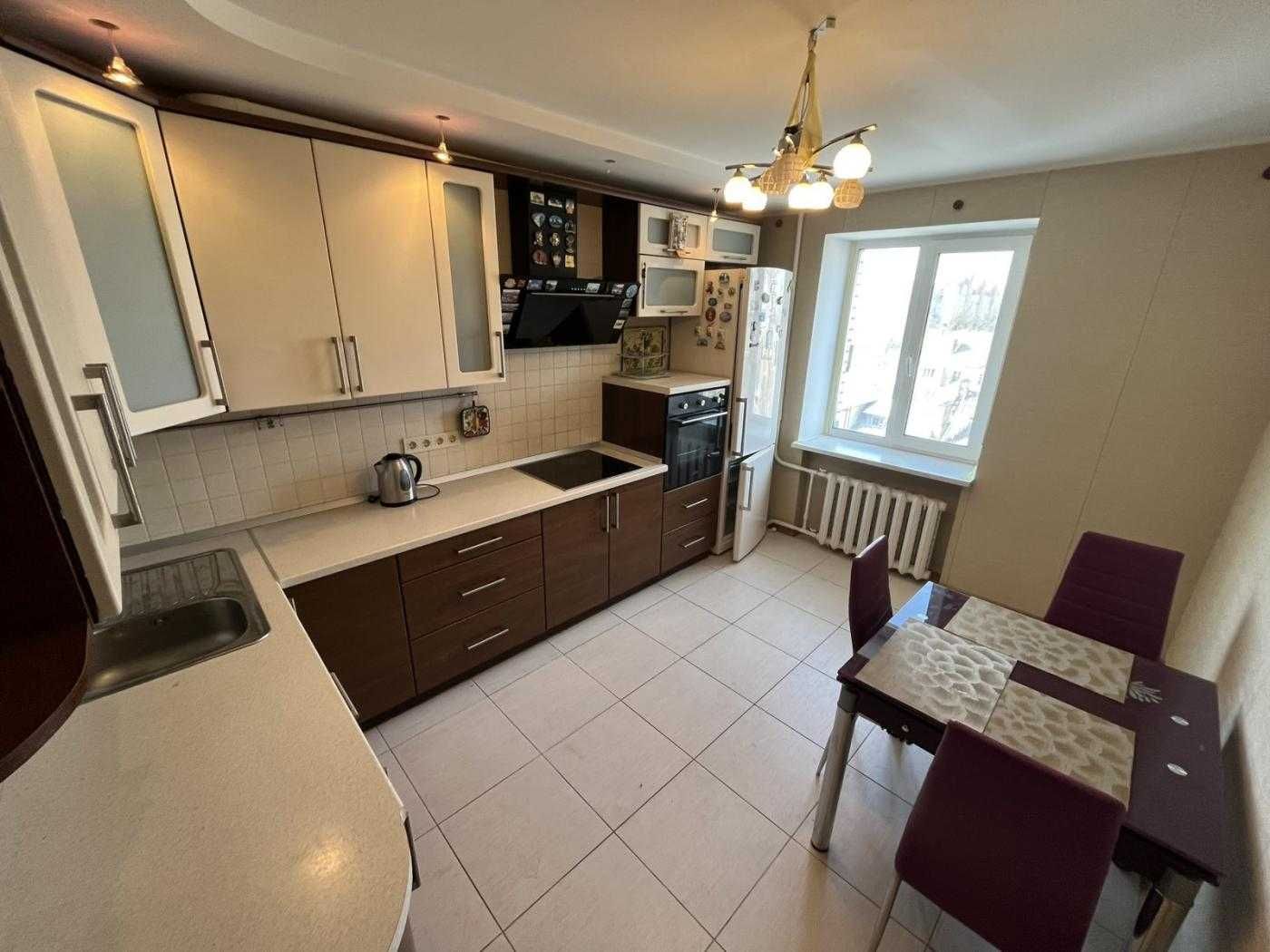 3-room spacious apartment with designer interior and multiple amenities