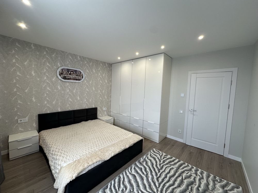Stylish 2-Room Apartment on Karpatska Street - First Rental