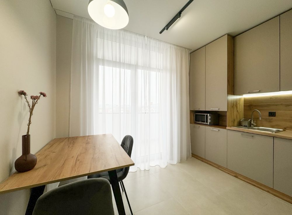 Modern 1-Bedroom Apartment with Walk-in Closet