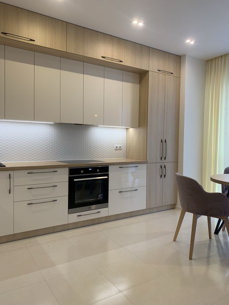 Designer Apartment with City Views and Modern Kitchen