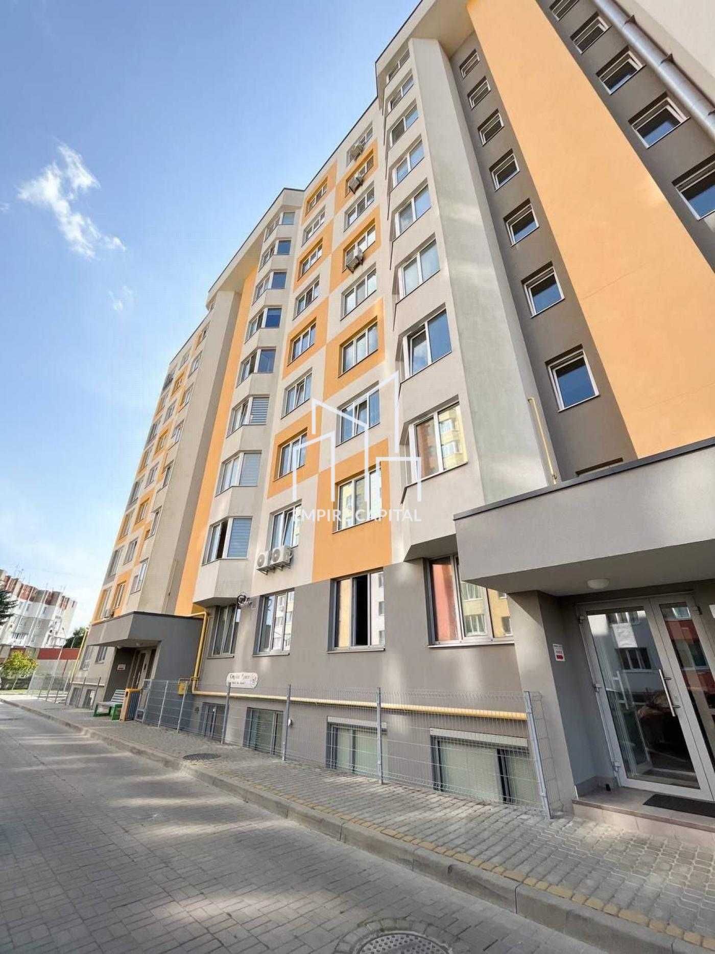 2-Room Apartment with Designer Renovation on Karl Miklosha Street