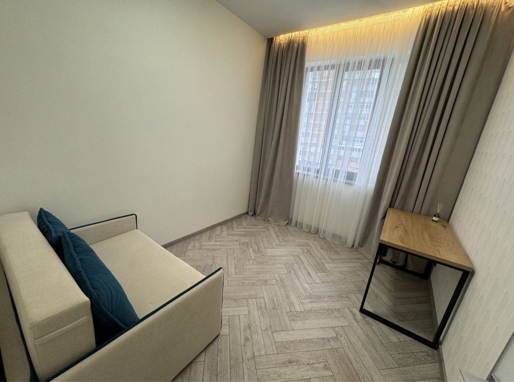 Modern 3-Room Apartment Near Metro with Designer Renovation