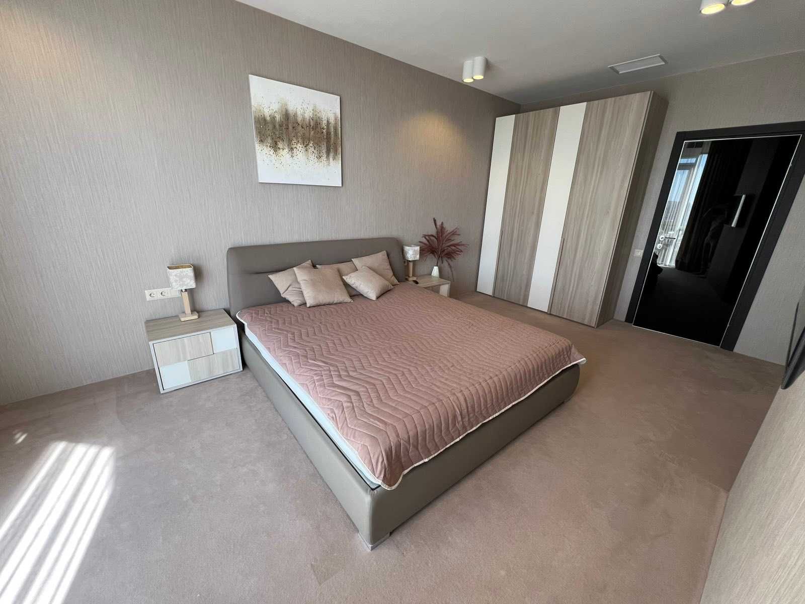 3-Bedroom Apartment on Andria Verkhoglyada Street, 22nd Floor, 120m²