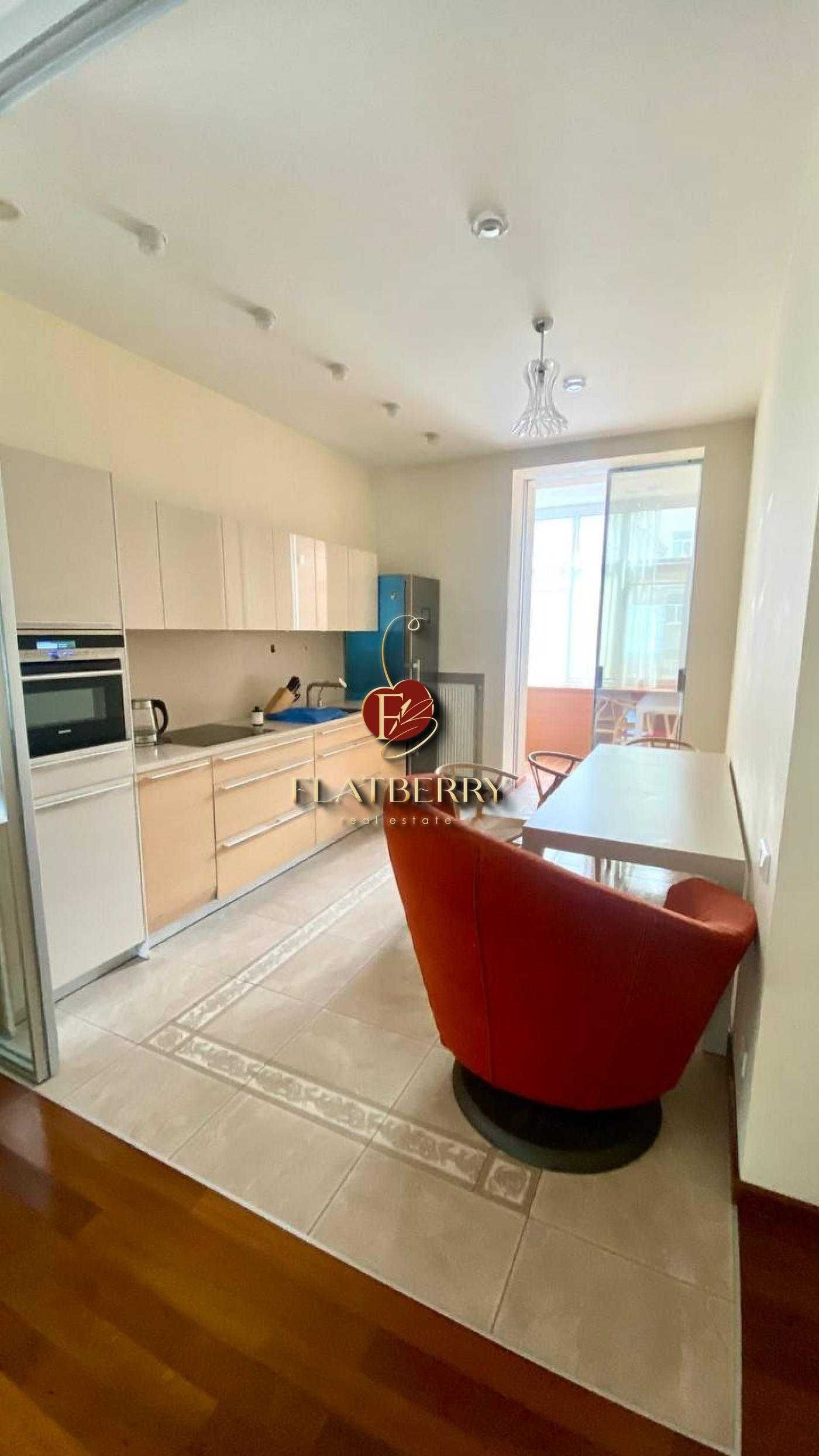 3-Bedroom Apartment in City Center, Pechersk District, Near Khreshchatyk Metro
