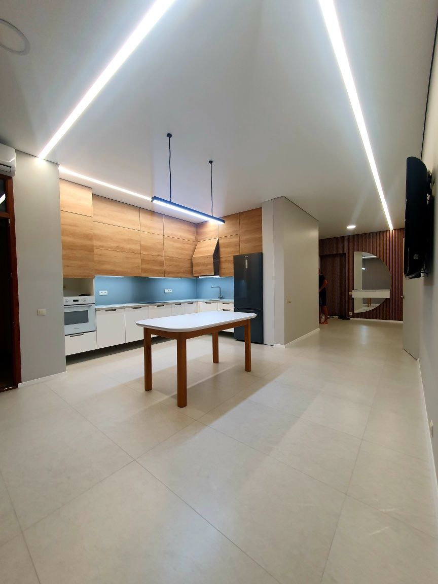 1-room apartment with designer renovation in Slon complex