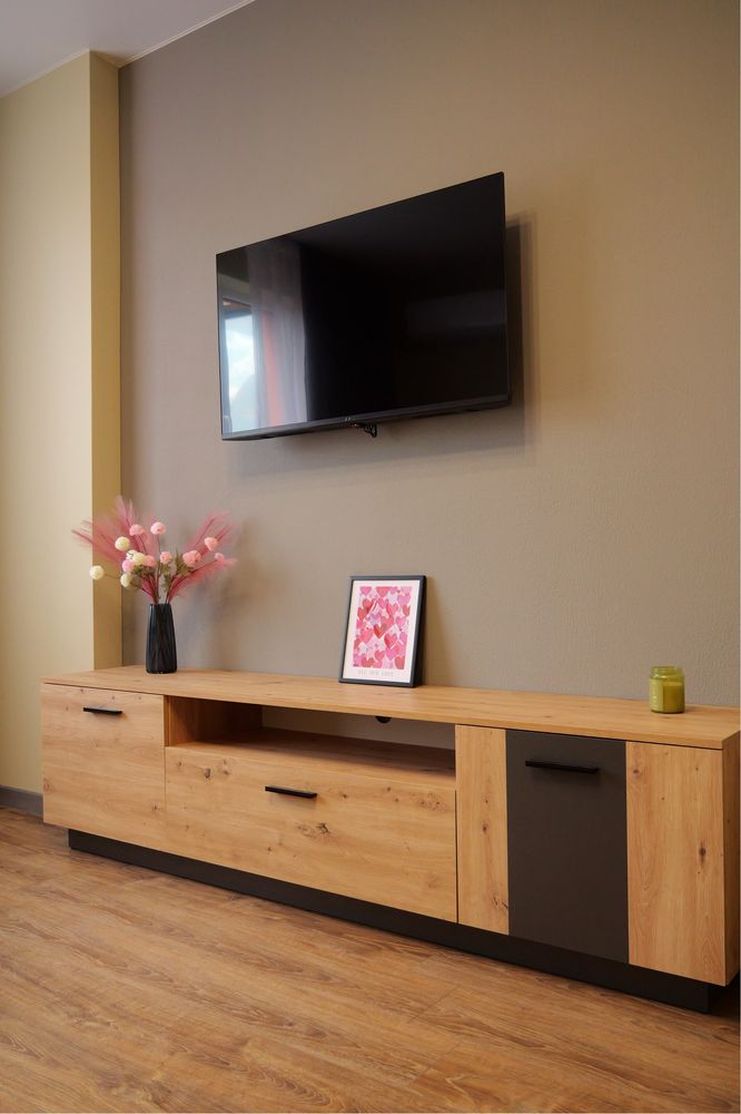 2-Room Apartment in Bahahovutivskyi Complex - Low Floor, Fully Equipped