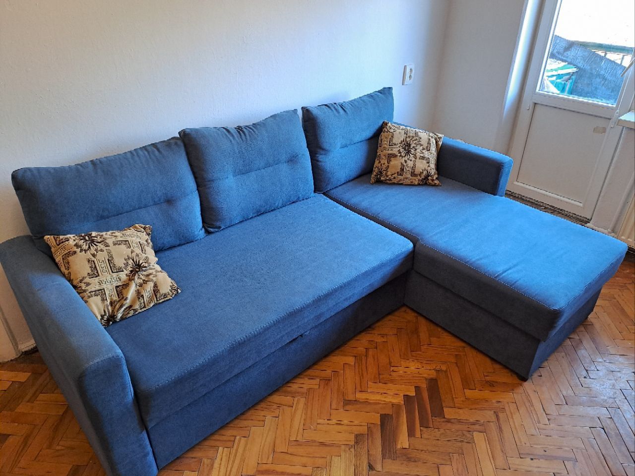 Two-bedroom apartment with park view near riverside