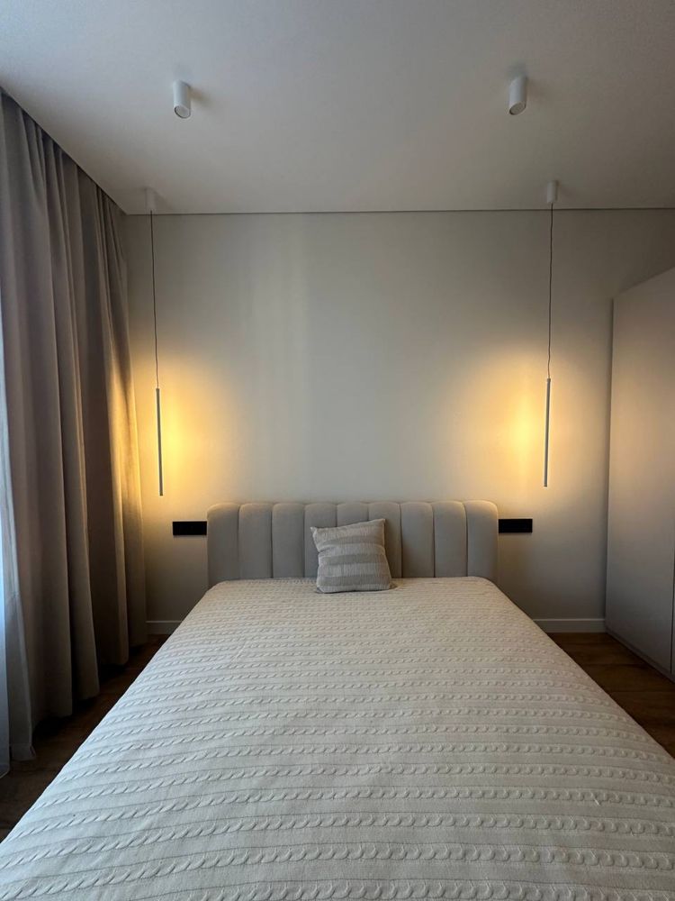 1-Bedroom Apartment with Designer Renovation near J. Washington Area