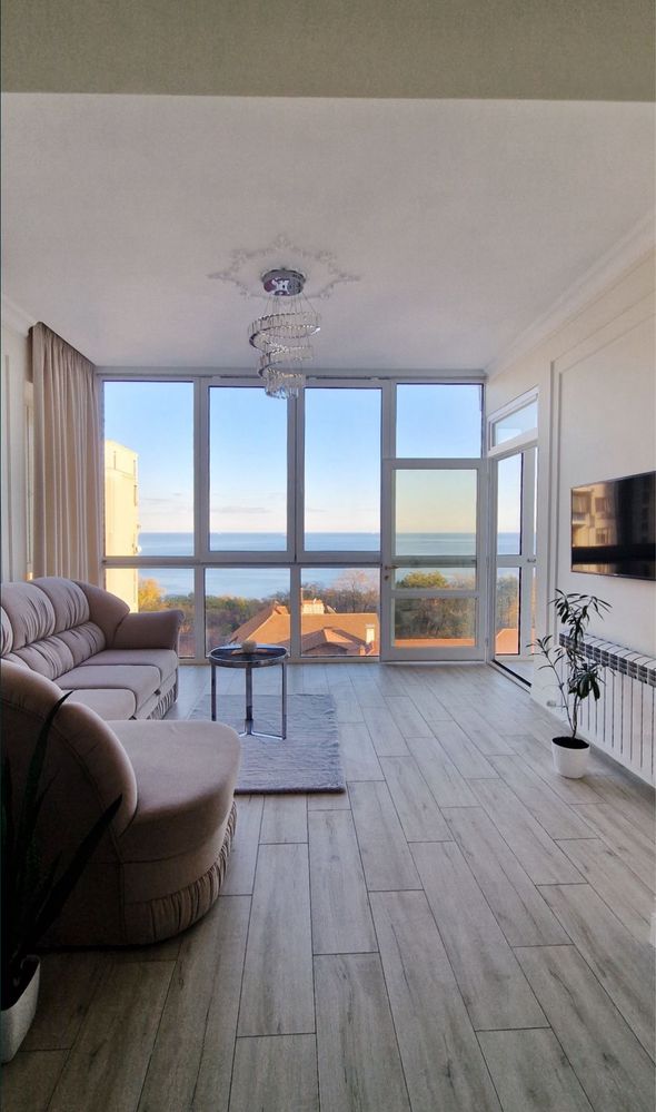Spacious 3-bedroom apartment in elite building near sea with premium renovation