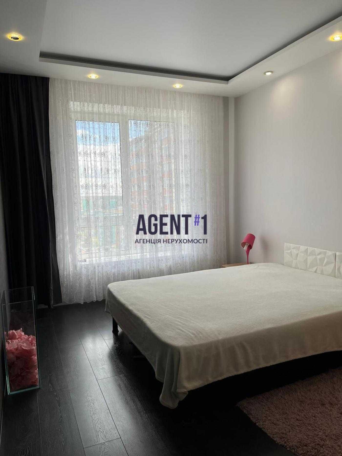 1-Bedroom Apartment in Petrivsky Quarter, Sofiivska Borshchahivka