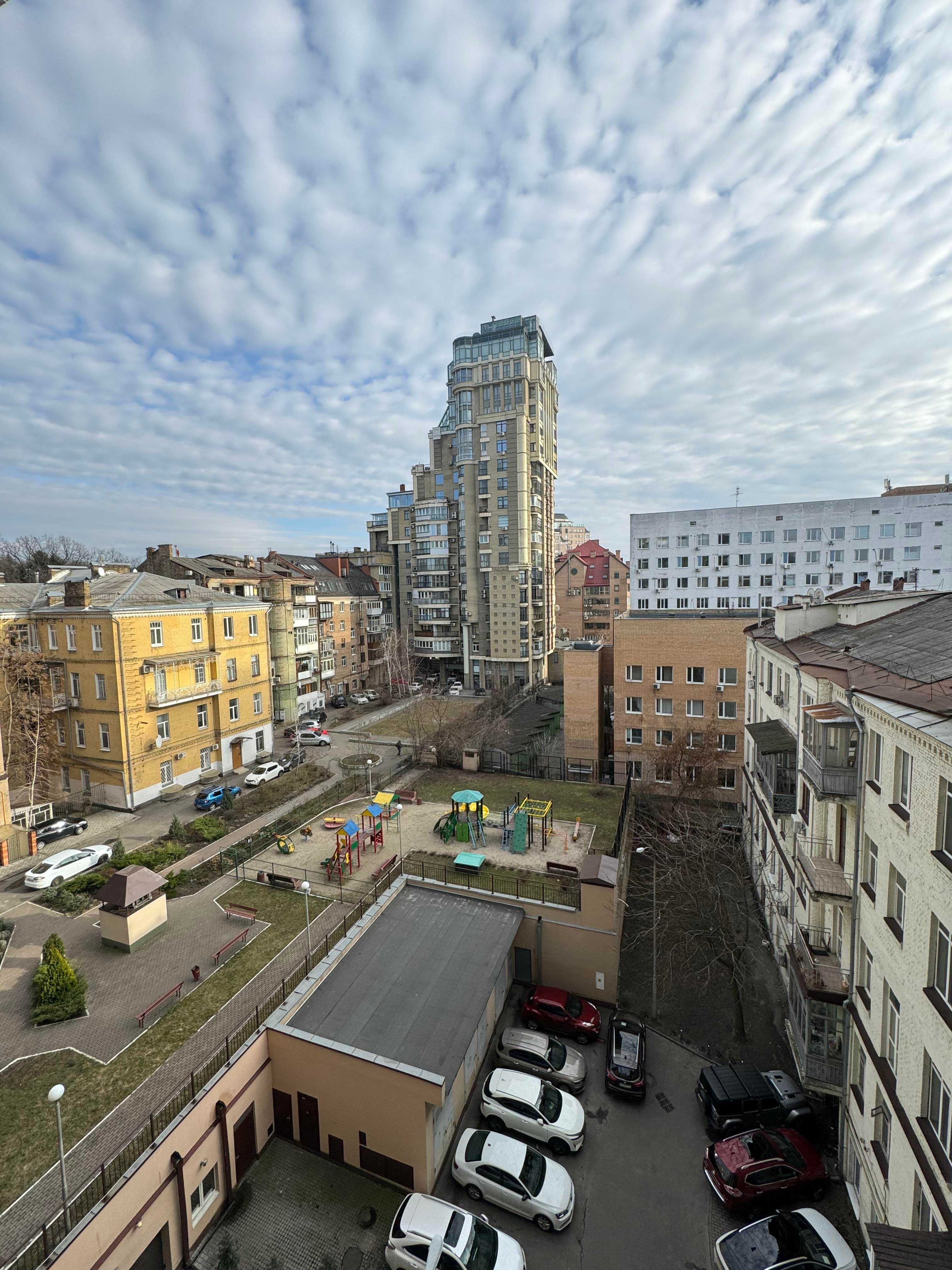 Super offer near Botanical Garden in club house, city center with luxury renovation