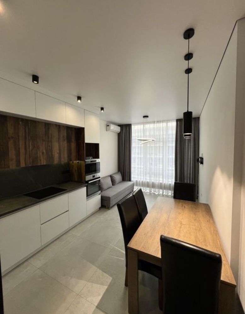 Modern 2-Bedroom Apartment with City View