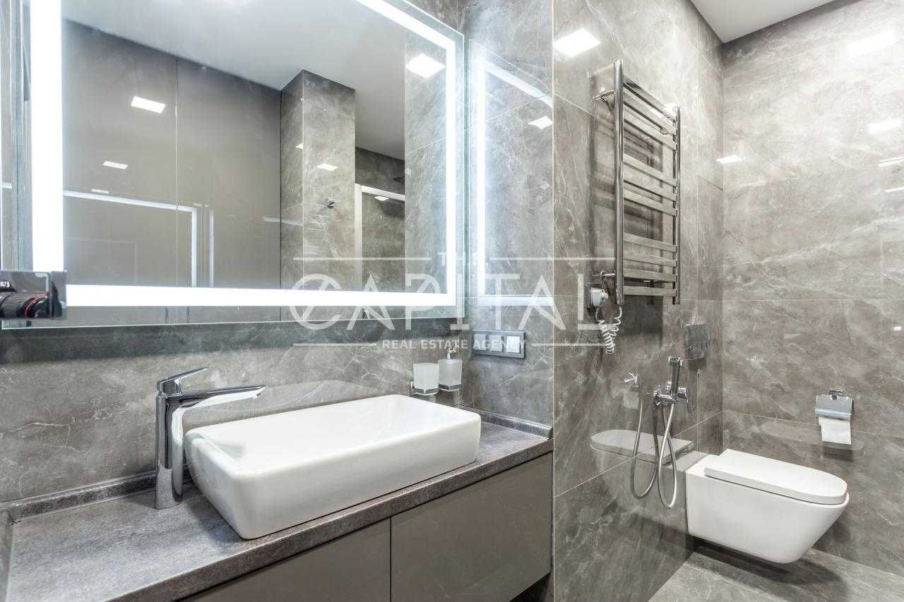 Designer 2-bedroom apartment with panoramic city views