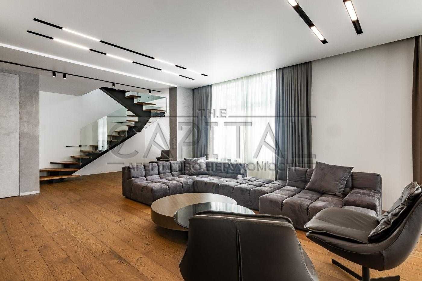 Penthouse in Novopecherski Lipki Complex with Panoramic Views