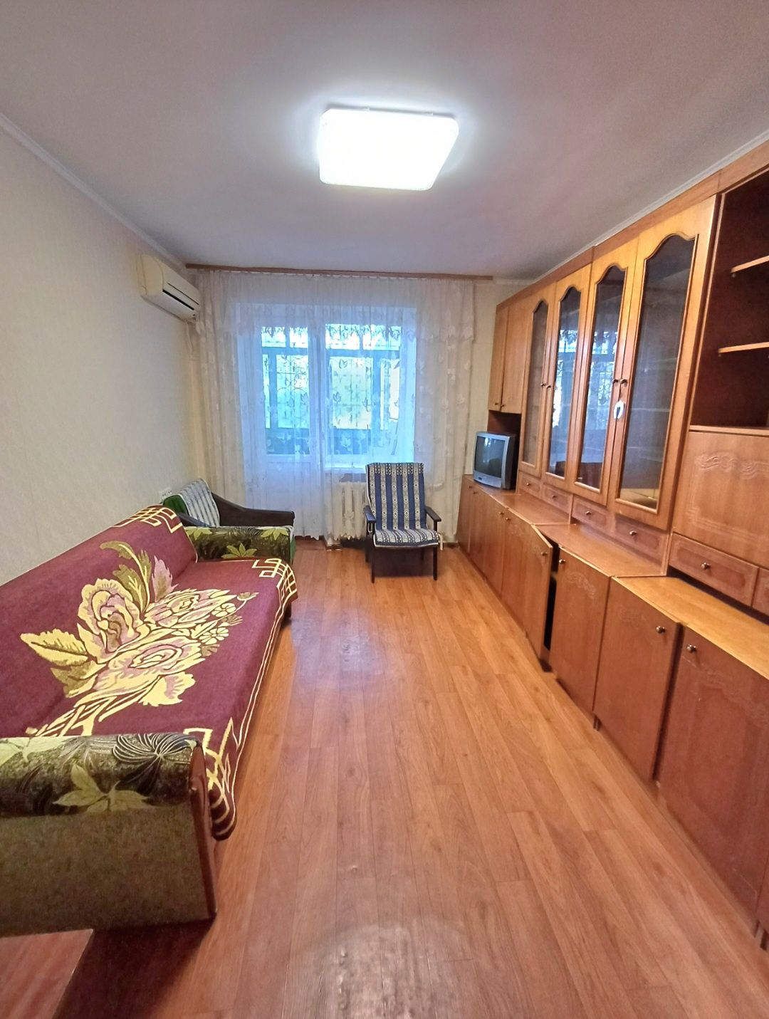 1-room apartment on Mira Avenue, fully furnished