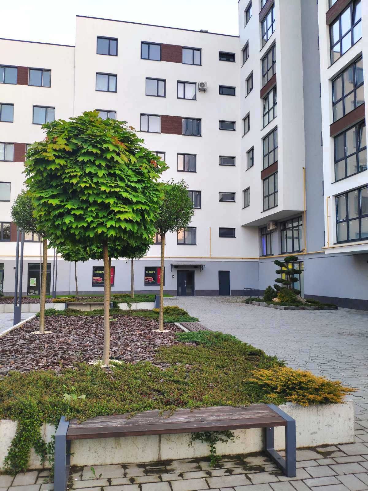 Two-bedroom apartment in Povitryana Hall Complex with modern renovation and full amenities