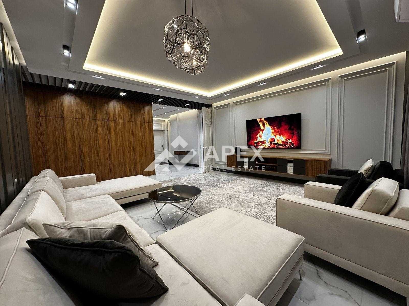 Spacious 3-bedroom apartment with designer renovation and city view