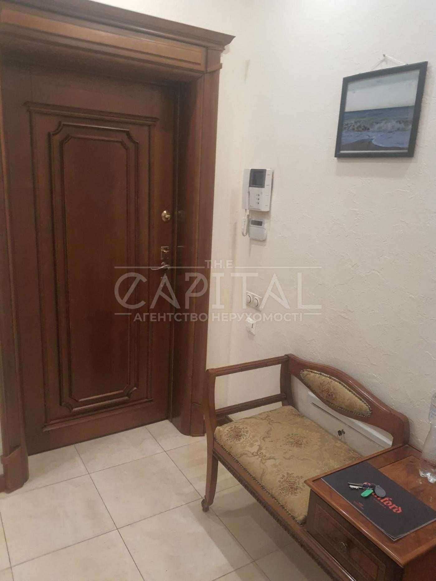 Spacious 3-Room Apartment with City View in Pechersky District